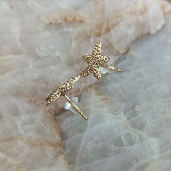 *FASHION EARRINGS* Brass Starfish Stud Earrings - Picture 2 of 2